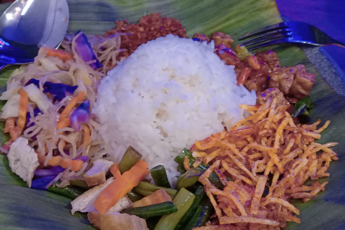 Nasi Rames Bu Sedjo: Kenikmatan Sederhana di Jantung Cilacap